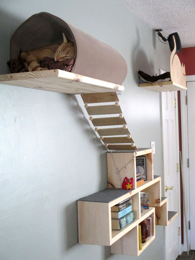 самодельный домик-полка для кошек
