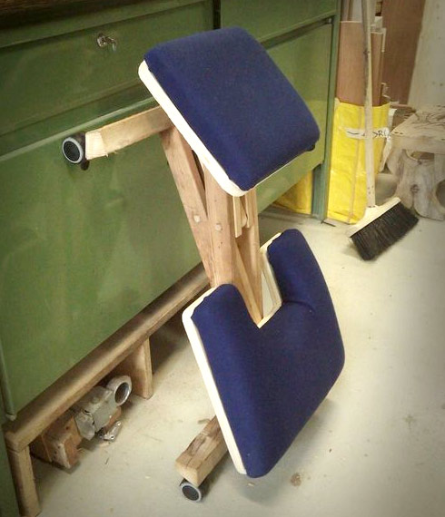 коленный стул в сложенном состоянии
