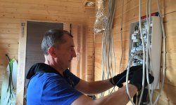 Почему для провода электропроводки в доме рекомендуют обратиться к профессионалам