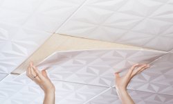 Как правильно клеить потолочную плитку — распространенные ошибки