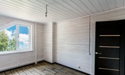 Чем лучше обшить стены внутри каркасного и деревянного дома