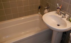 Как не затопить соседей — способы защиты ванной комнаты