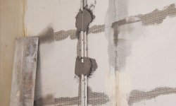 Технология выравнивания стен по маячкам