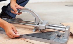 Как нарезать плитку без сколов в домашних условиях
