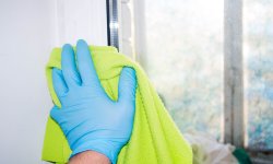 Как аккуратно отчистить металлопластиковые окна после проведения ремонтных работ