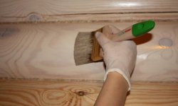 Почему перед покраской деревянного покрытия его следует обработать