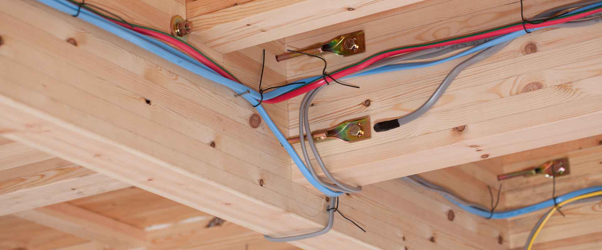 какая электропроводка лучше для деревянного дома