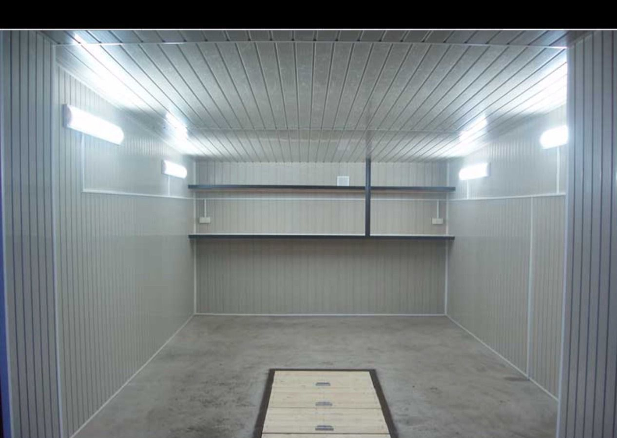 Гаражи североуральск. Отделка гаража. Внутренняя отделка гаража. Отделка гаража внутри. Обшивка стен в гараже.