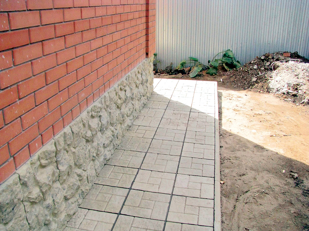 Тротуарная плитка: преимущества материала