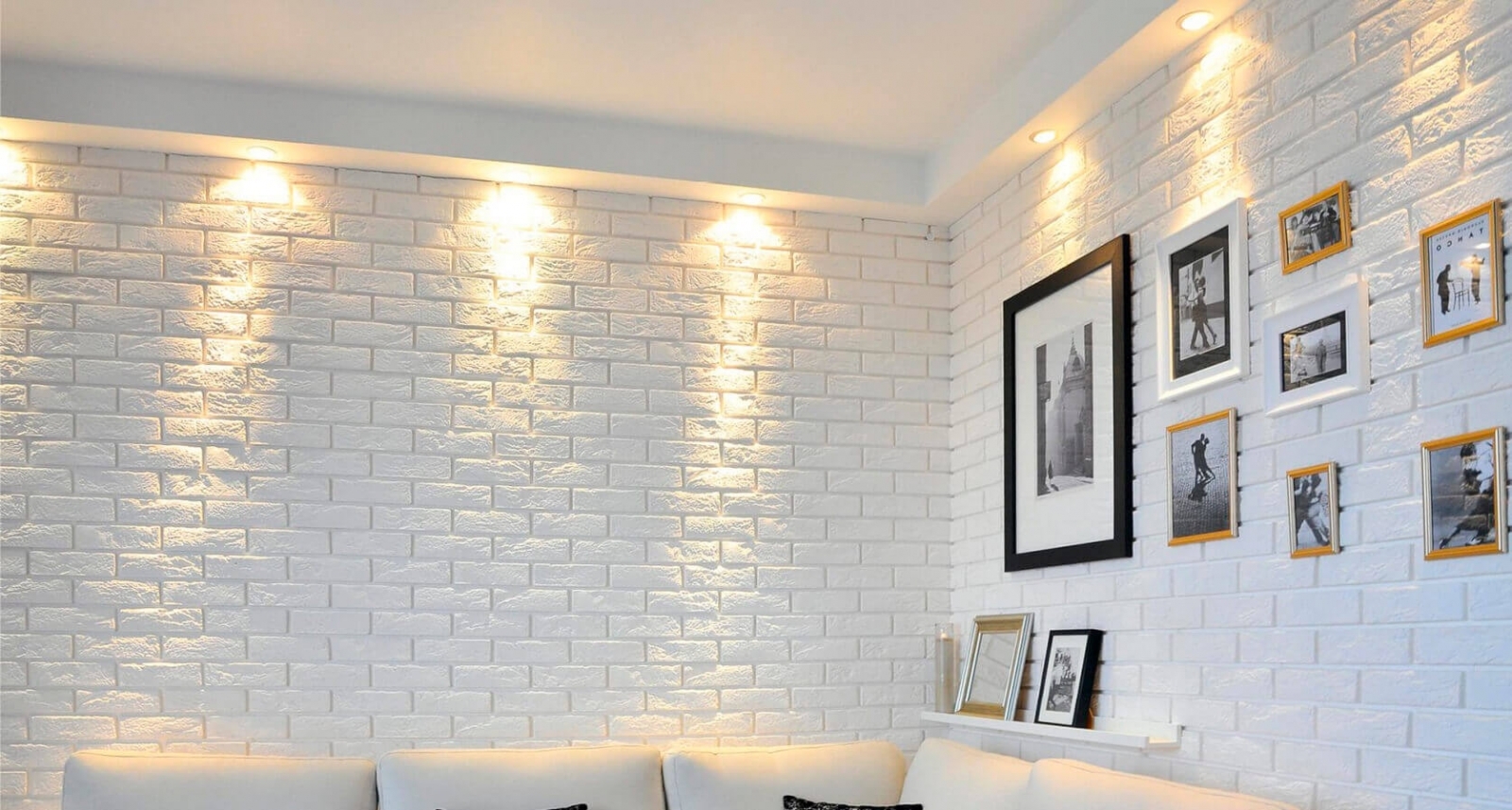 Белые стены в комнате: примеры в различных стилях и комнатах, специальные дизайнерские приёмы