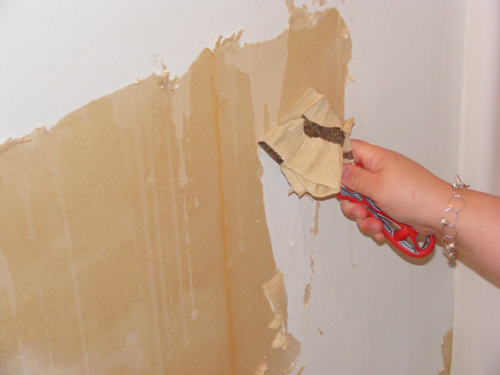 Как убрать бумажные обои. Подготовка стен под обои. Снятие штукатурки со стен. Зачистка стен от обоев. Снятие шпаклевки со стен.