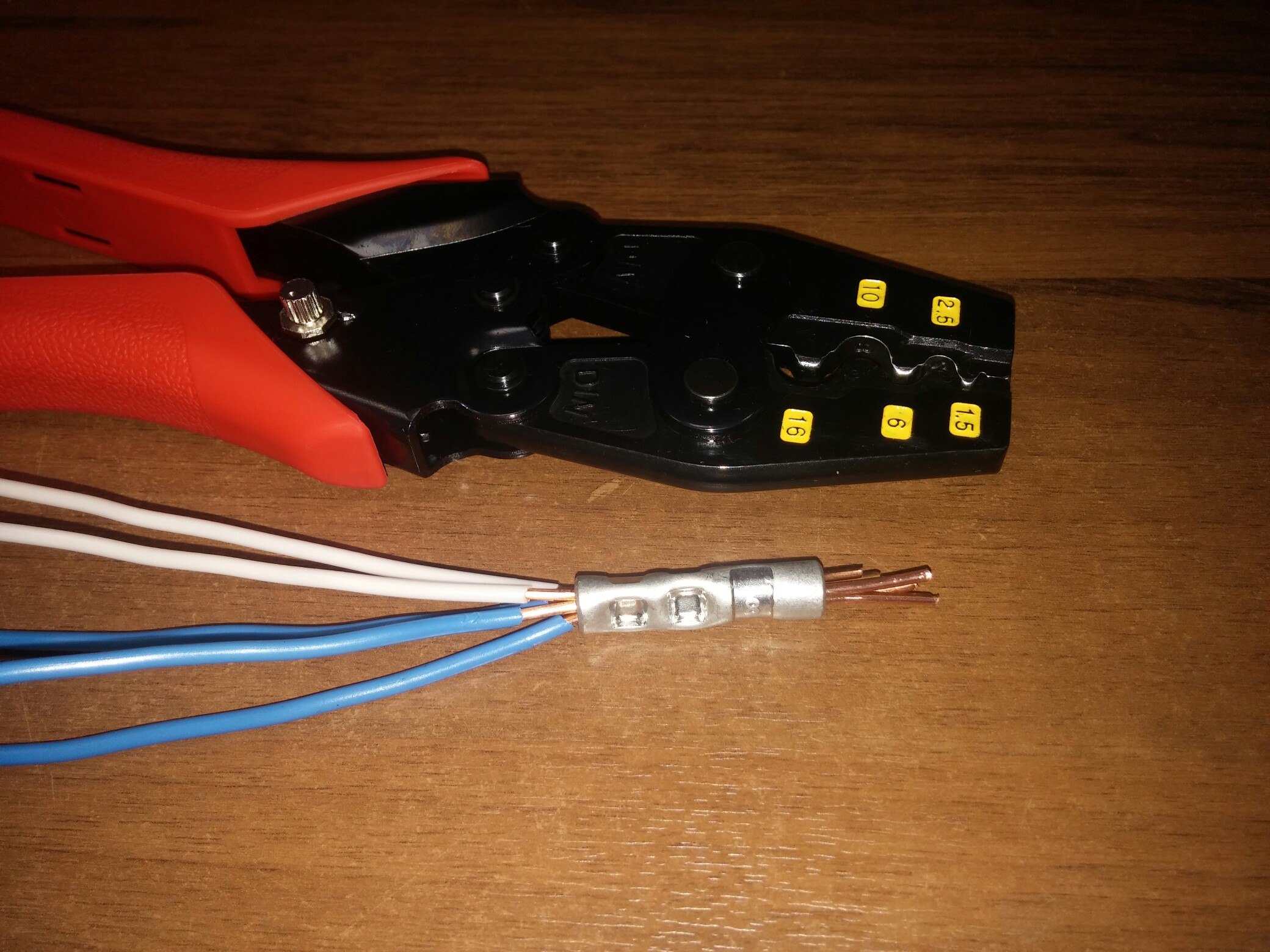 Для соединения кабеля используют. Соединитель проводов обжимной 3м. Опрессовка проводов гильзами КТВ. Соединение проводов обжимной гильзой. Обжимко многожильного провода 16.