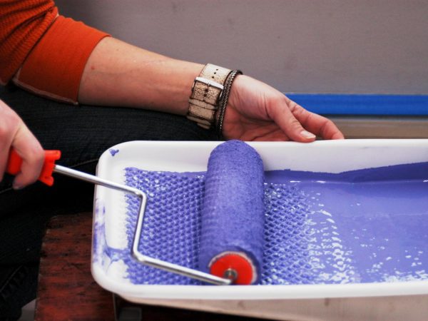 Чем отмыть валик после водоэмульсионной краски