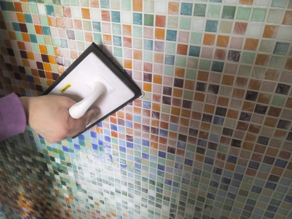 Мозаичная плитка на сетке — укладка по технологии